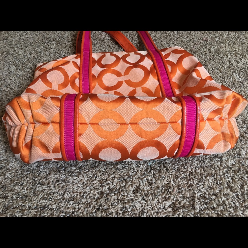 Coach - Picture 3 of 6